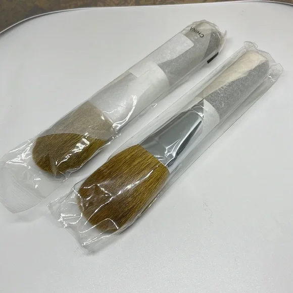 I.D Bare Escentual Brushes - 2 Flawless Face Brushes #28 - Picture 8 of 8